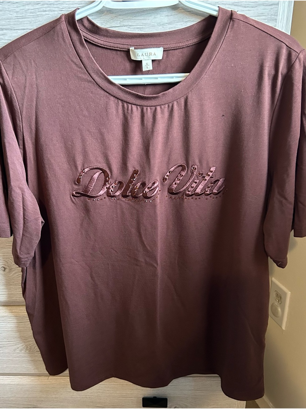 Casual Chocolate Brown Short-Sleeve Tee with Embellished Script - Picture 3 of 7